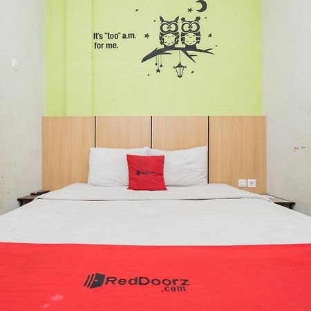 Готель Reddoorz @ Darmo Сурабая Екстер'єр фото
