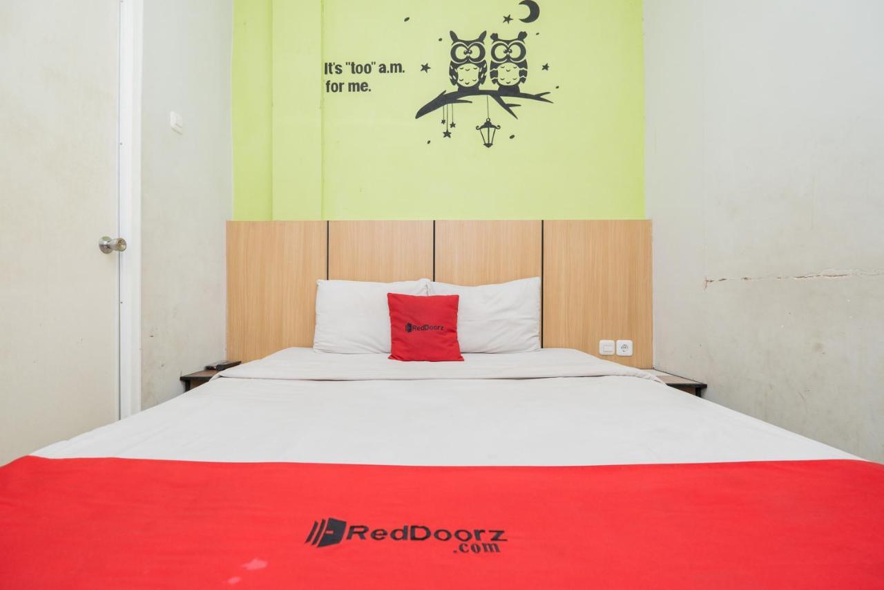 Готель Reddoorz @ Darmo Сурабая Екстер'єр фото